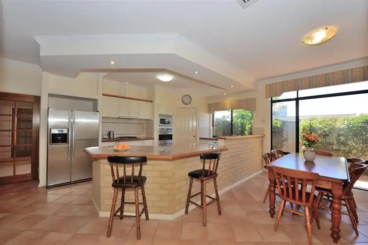 11 Cardiff Place, Warnbro WA 6169