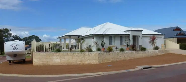 16 Winslow Crescent, Lakelands WA 6180