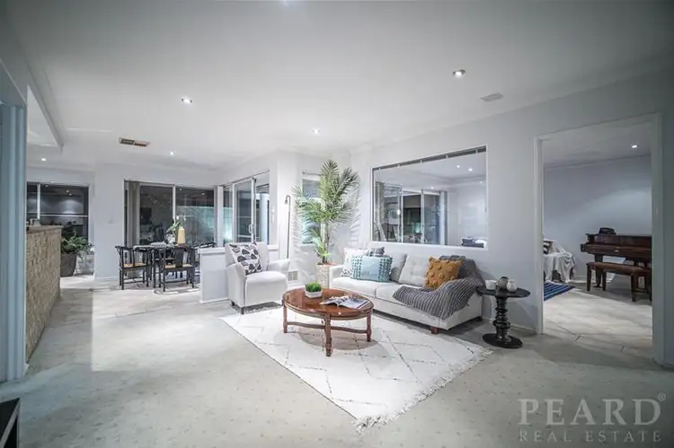 11 Wakeley Way, Duncraig WA 6023