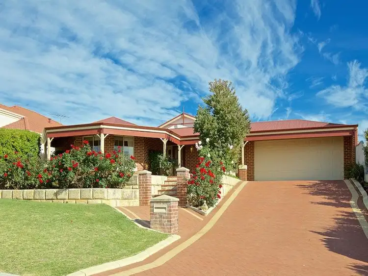 16 Robertson Court, Kingsley WA 6026