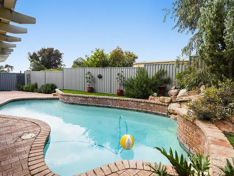6 Baslow Court, Carine WA 6020