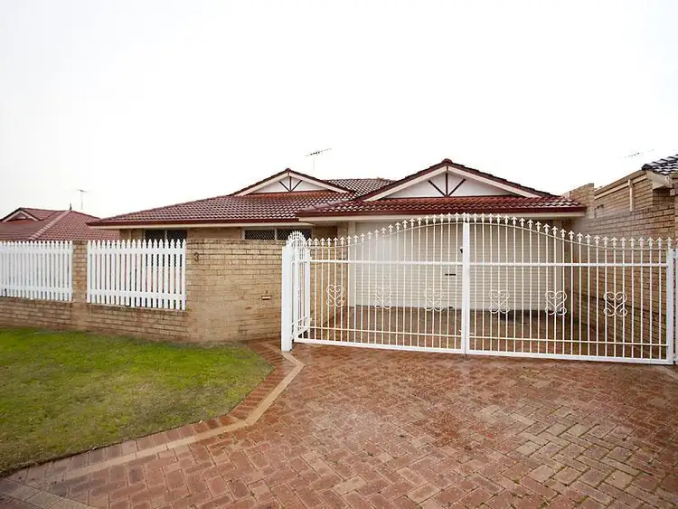 3/3 Ravenwswood Drive, Nollamara WA 6061