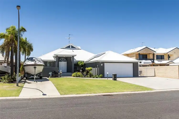 11 Fortescue Court, Dudley Park WA 6210