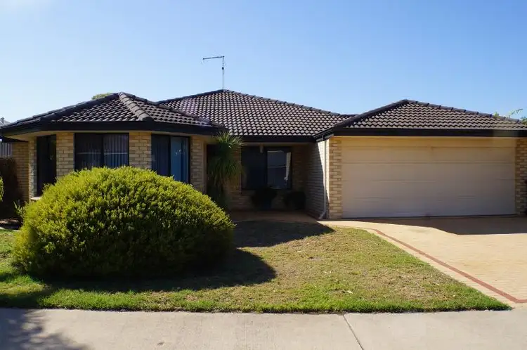 4 Glenelg Way, Meadow Springs WA 6210