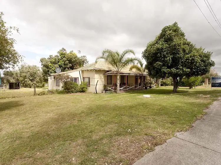 39 Hesse Street, Waroona WA 6215