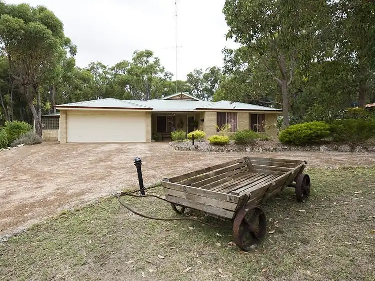 8 Lyons Road, Waroona WA 6215
