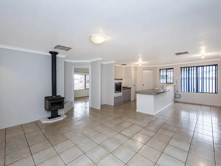 18 Foster Road, Coodanup WA 6210