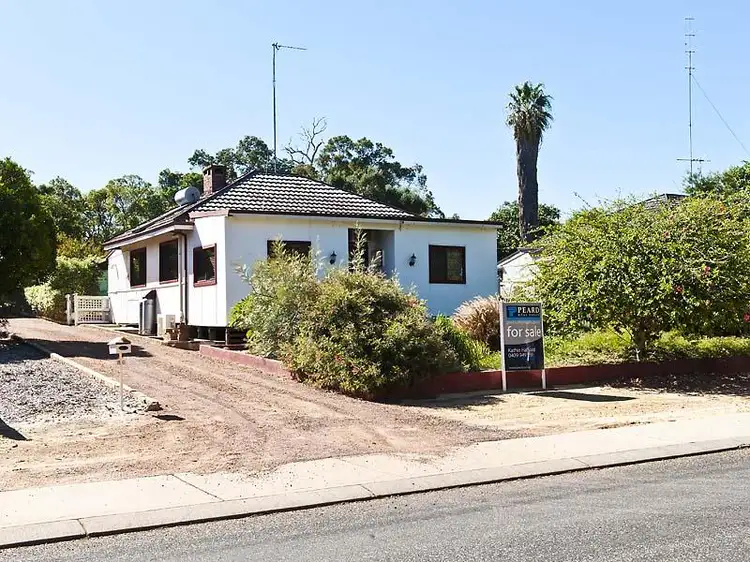 86 Fouracre Street, Waroona WA 6215