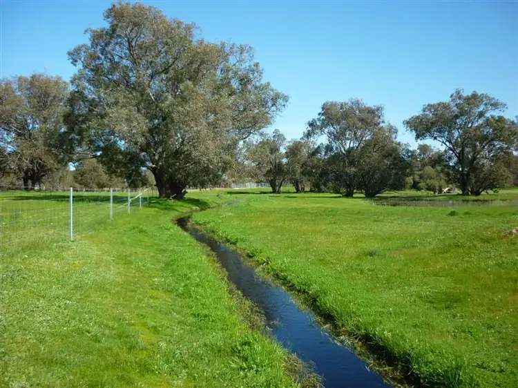 12 Wire Road, Gingin WA 6503