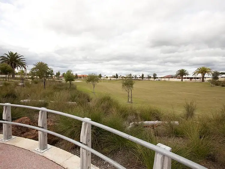 4 Farmaner Parkway, Ellenbrook WA 6069
