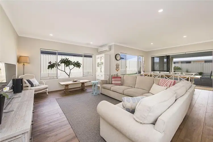 4 Chollerton Way, Madora Bay WA 6210