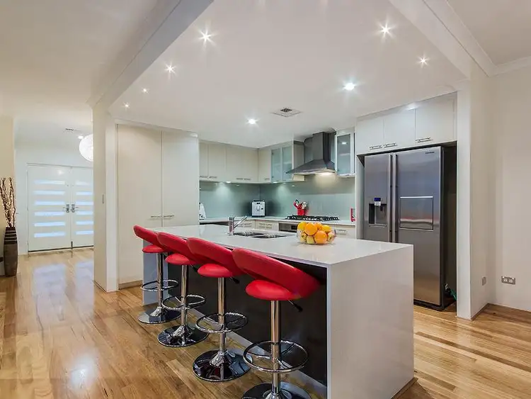 Second view of Homely house listing, 10 Lorne Bend, Secret Harbour WA 6173