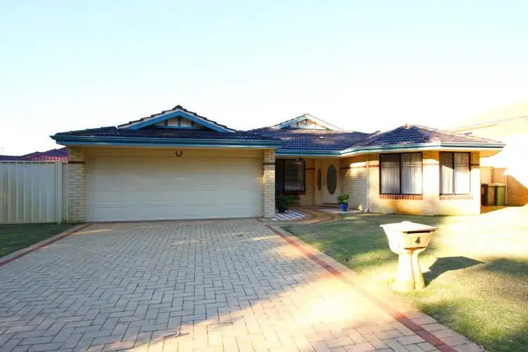 4 Corsham Gardens, Canning Vale WA 6155