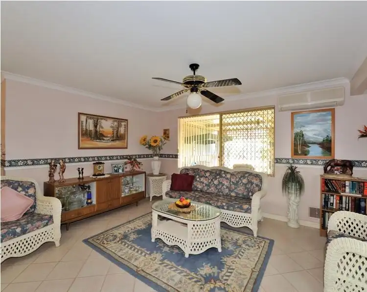 Second view of Homely house listing, 10 Greenlea Crescent, Warnbro WA 6169