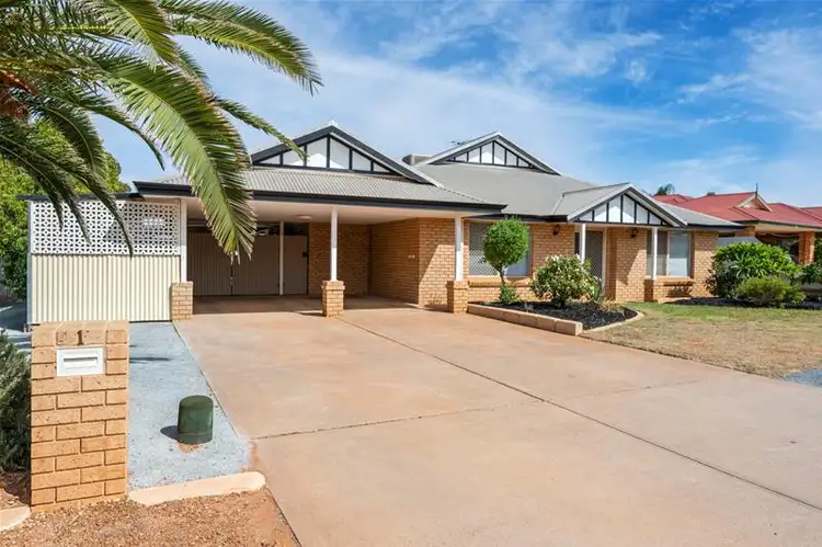 1 Riverina Way, Hannans WA 6430