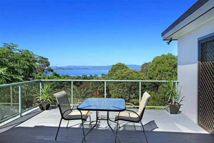 30 Buena Vista Avenue, Lake Heights NSW 2502