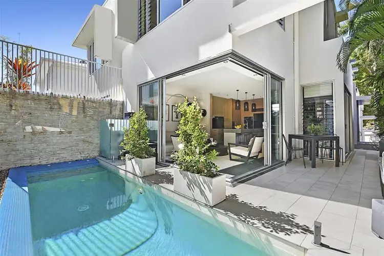 2/12 Oak Avenue, Surfers Paradise QLD 4217