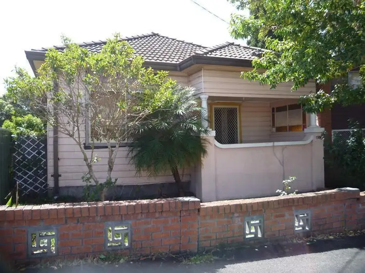 118 Brunker Road, Adamstown NSW 2289