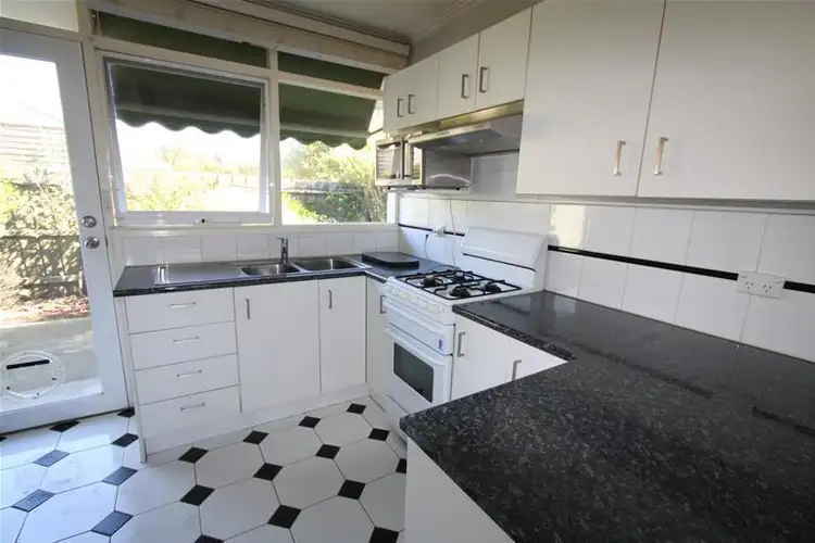 1/12 Embankment Grove, Chelsea VIC 3196