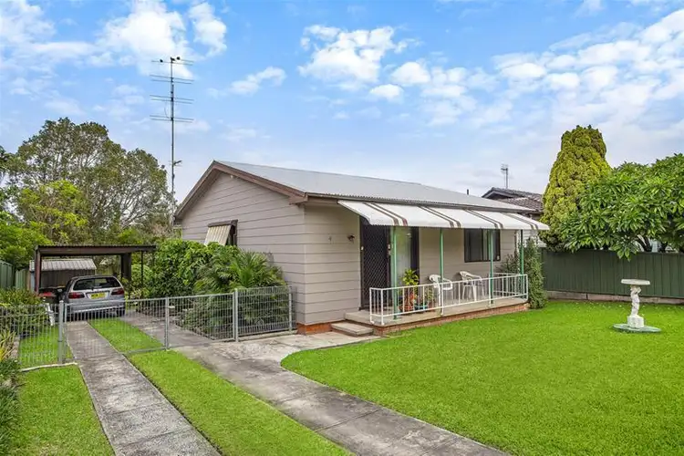 4 Merrendale Avenue, Gorokan NSW 2263