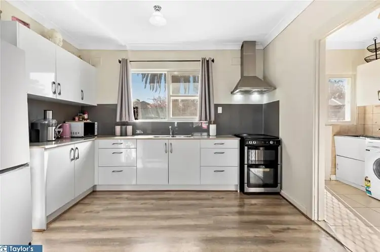 Sixth view of Homely house listing, 5 Heather Court, Para Vista SA 5093