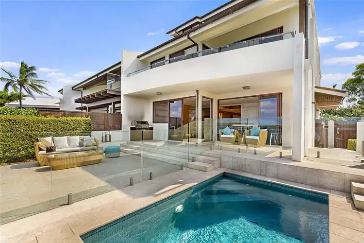 5/8 Poinsettia Avenue, Runaway Bay QLD 4216