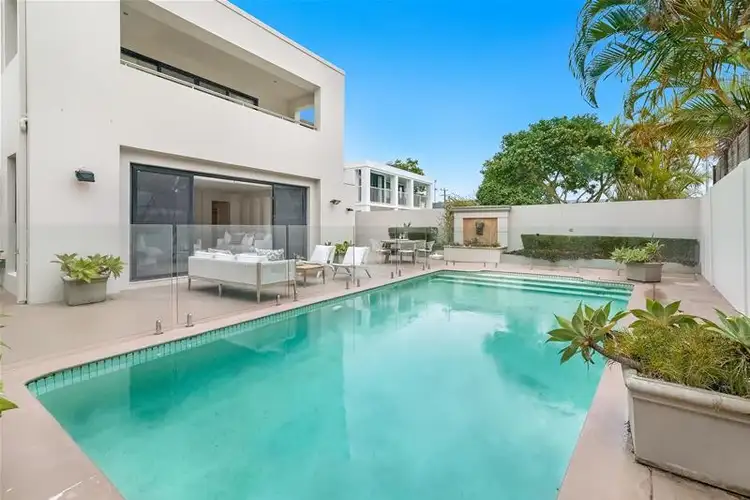 91 Amalfi Drive, Isle Of Capri QLD 4217