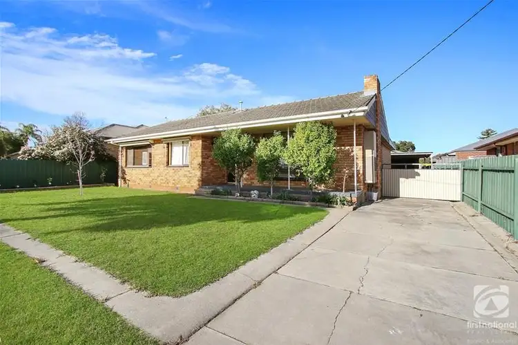424 English Avenue, Lavington NSW 2641
