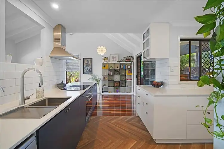 21 Darnel Street, Elanora QLD 4221