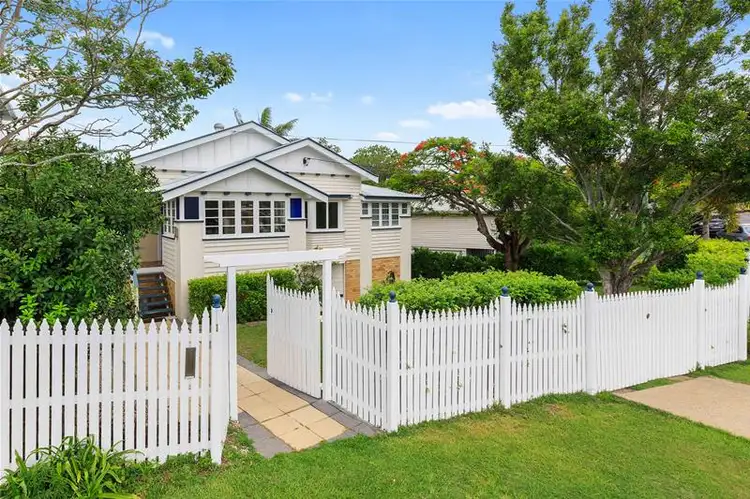 1 Percival Terrace, Holland Park QLD 4121