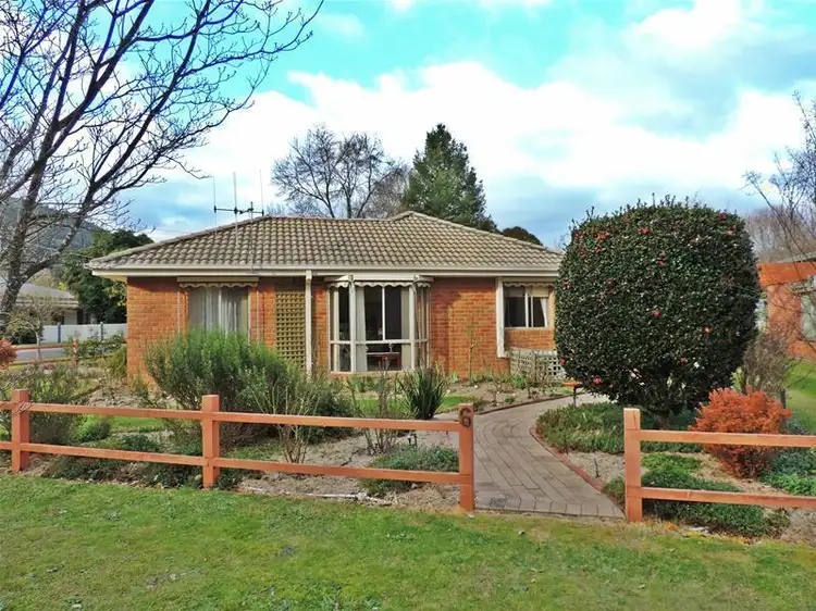 6 Wattle Avenue, Bright VIC 3741