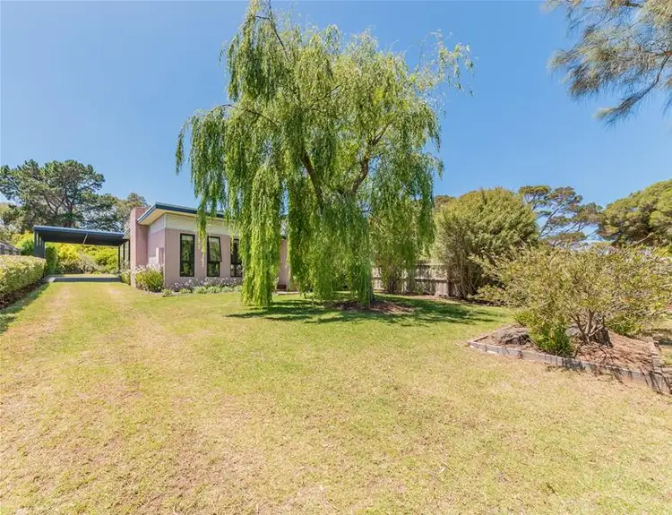 17 Roydon Road, Cowes VIC 3922