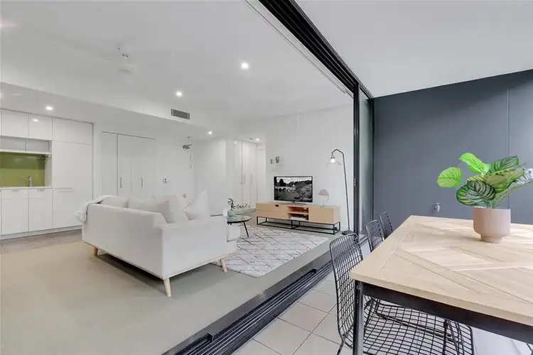 240/10 Pidgeon Close, West End QLD 4101