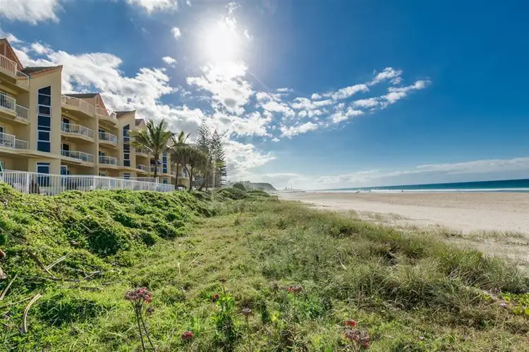 2/2 Seventeenth Avenue, Palm Beach QLD 4221