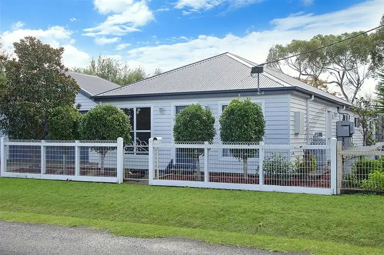 18 Dunlop Street, Mortlake VIC 3272