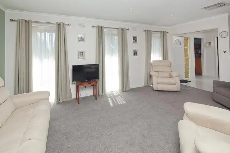 Fifth view of Homely house listing, 2 Haite Court, Endeavour Hills VIC 3802