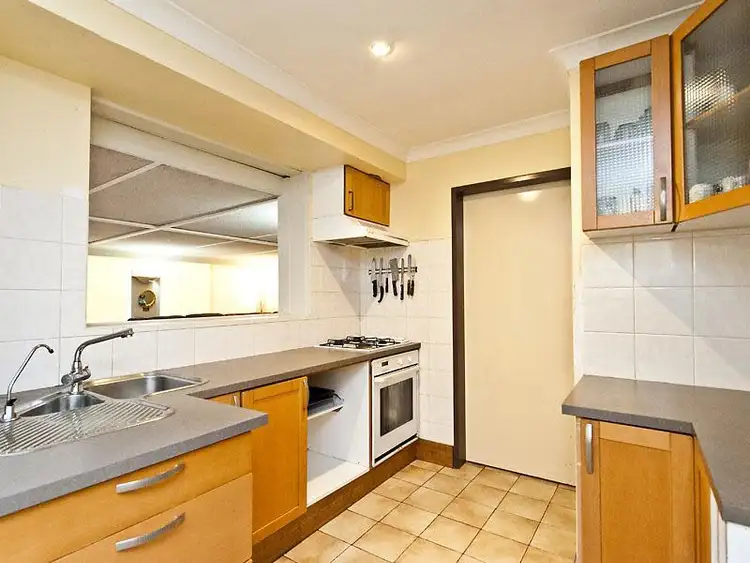 Sixth view of Homely house listing, 6 Heron Court, Camillo WA 6111