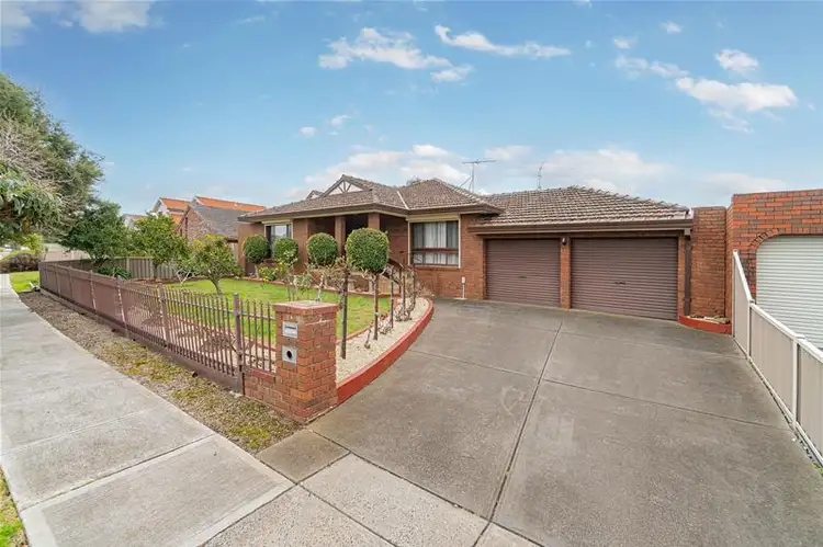 18 THORNHILL Drive, Keilor Downs VIC 3038