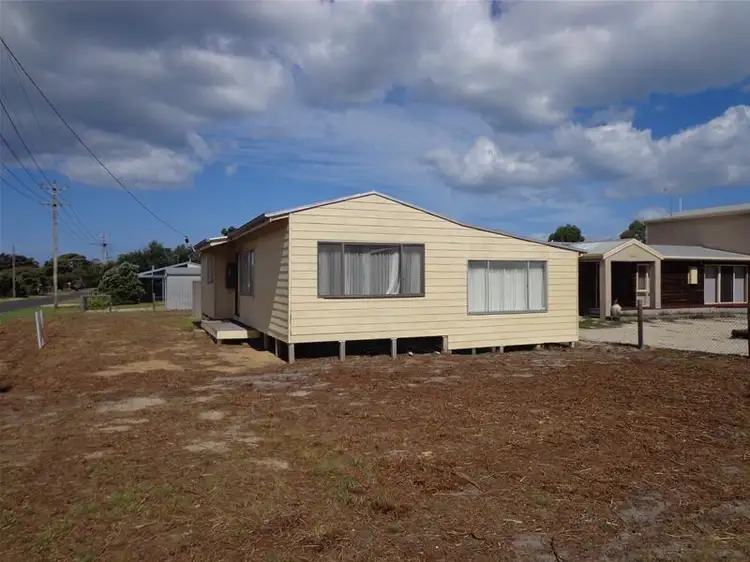60 Carroll Street, Loch Sport VIC 3851
