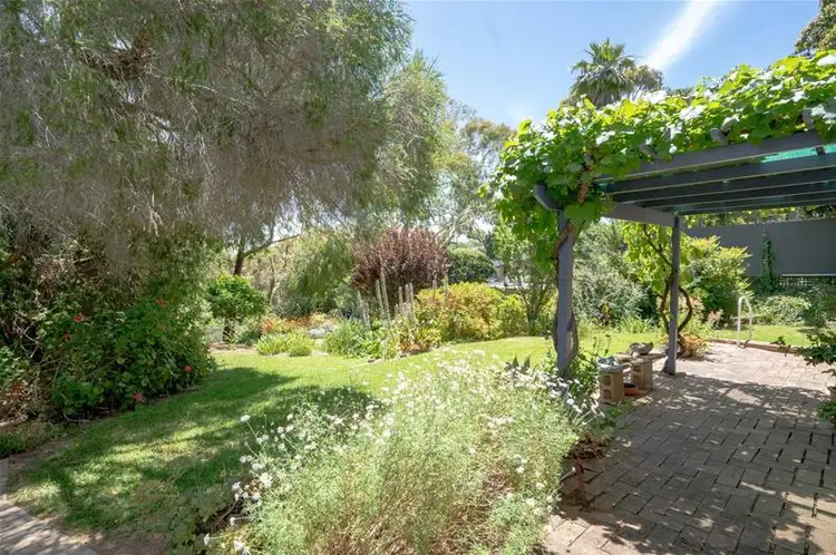 6 St Georges Terrace, Bellevue Heights SA 5050