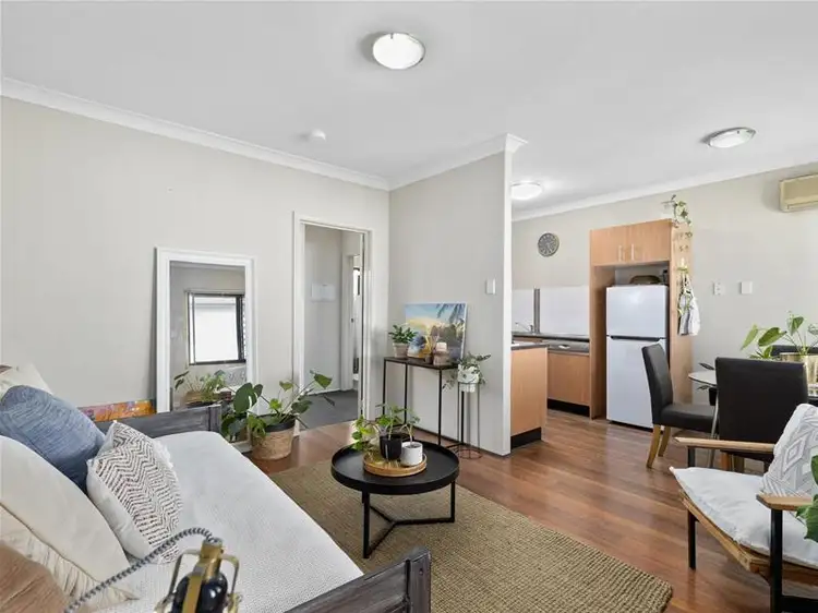 6/8 Kitchener Street, Coorparoo QLD 4151