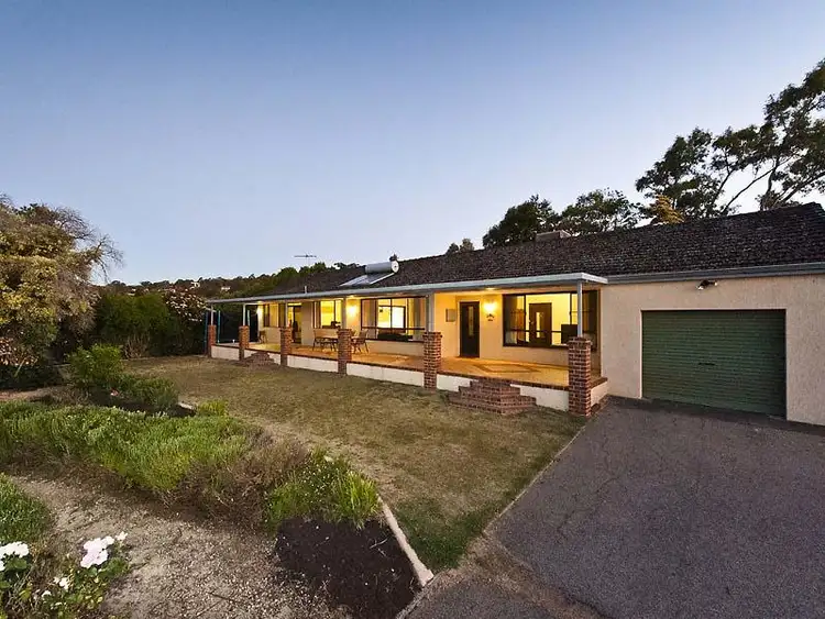 4 Mader Crescent, Mount Nasura WA 6112
