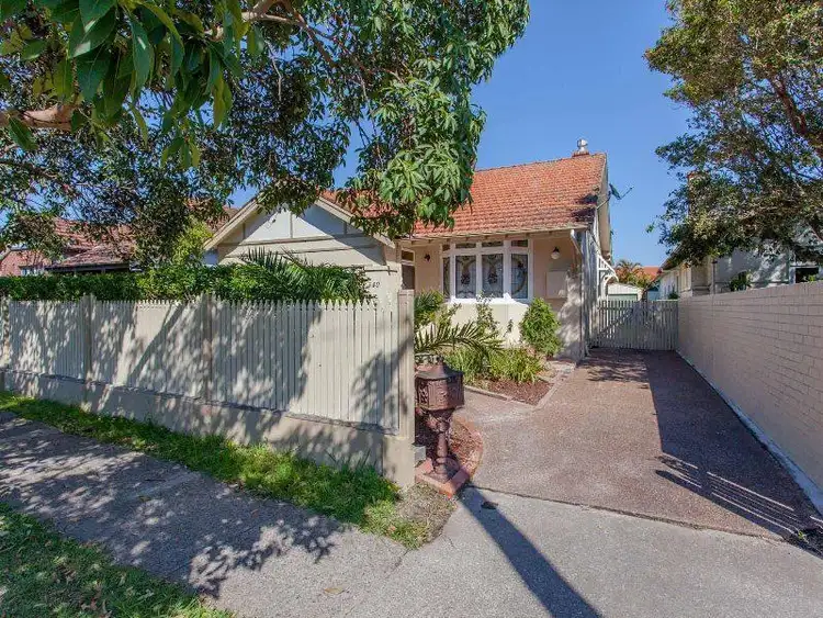 140 Gordon Avenue, Hamilton South NSW 2303