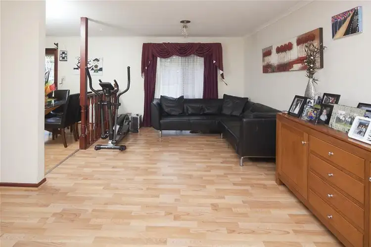 Sixth view of Homely house listing, 4 Headingly Court, Endeavour Hills VIC 3802