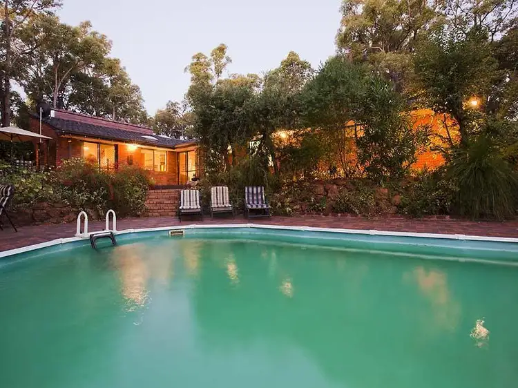 25 Hookway Crescent, Roleystone WA 6111