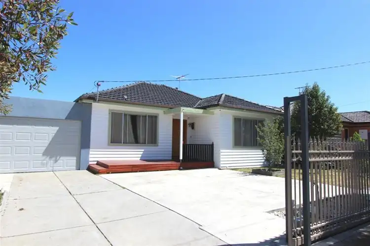 9 Compton Parade, Sunshine North VIC 3020