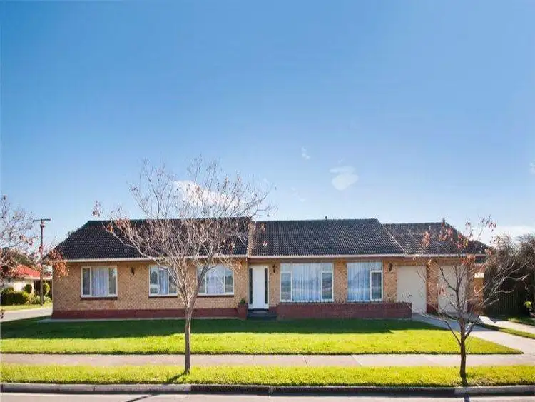 18 Mountbatten Grove, West Beach SA 5024
