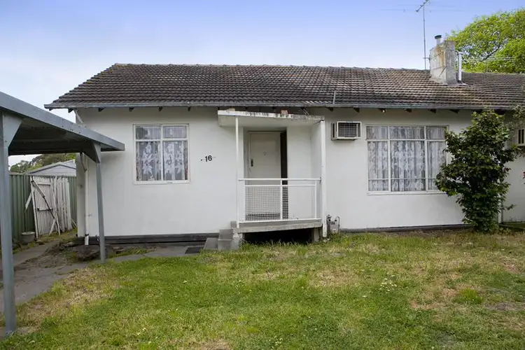16 Oak Avenue, Doveton VIC 3177