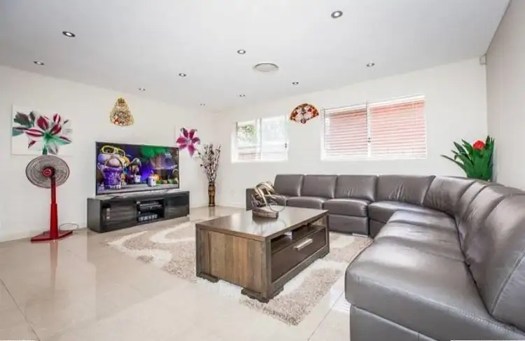 52 Lyle Street, Girraween NSW 2145