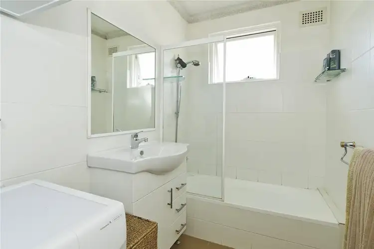 Fifth view of Homely unit listing, 4/5 Grafton Crescent, Dee Why NSW 2099